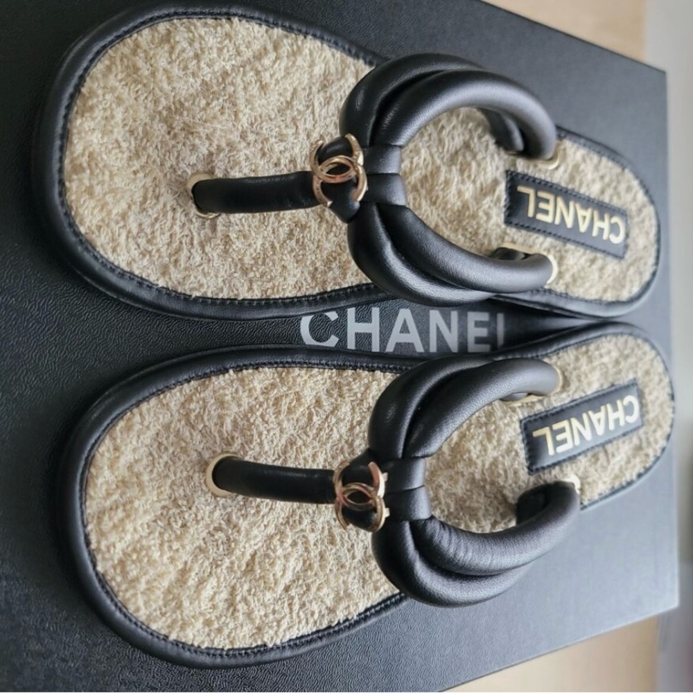 CHANEL Black and Cream Textured Sandals